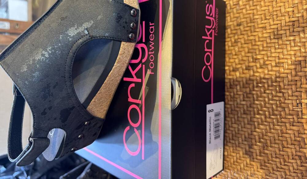 NEW CORKYS FOOTWEAR women's volta ii wedge in black metallic